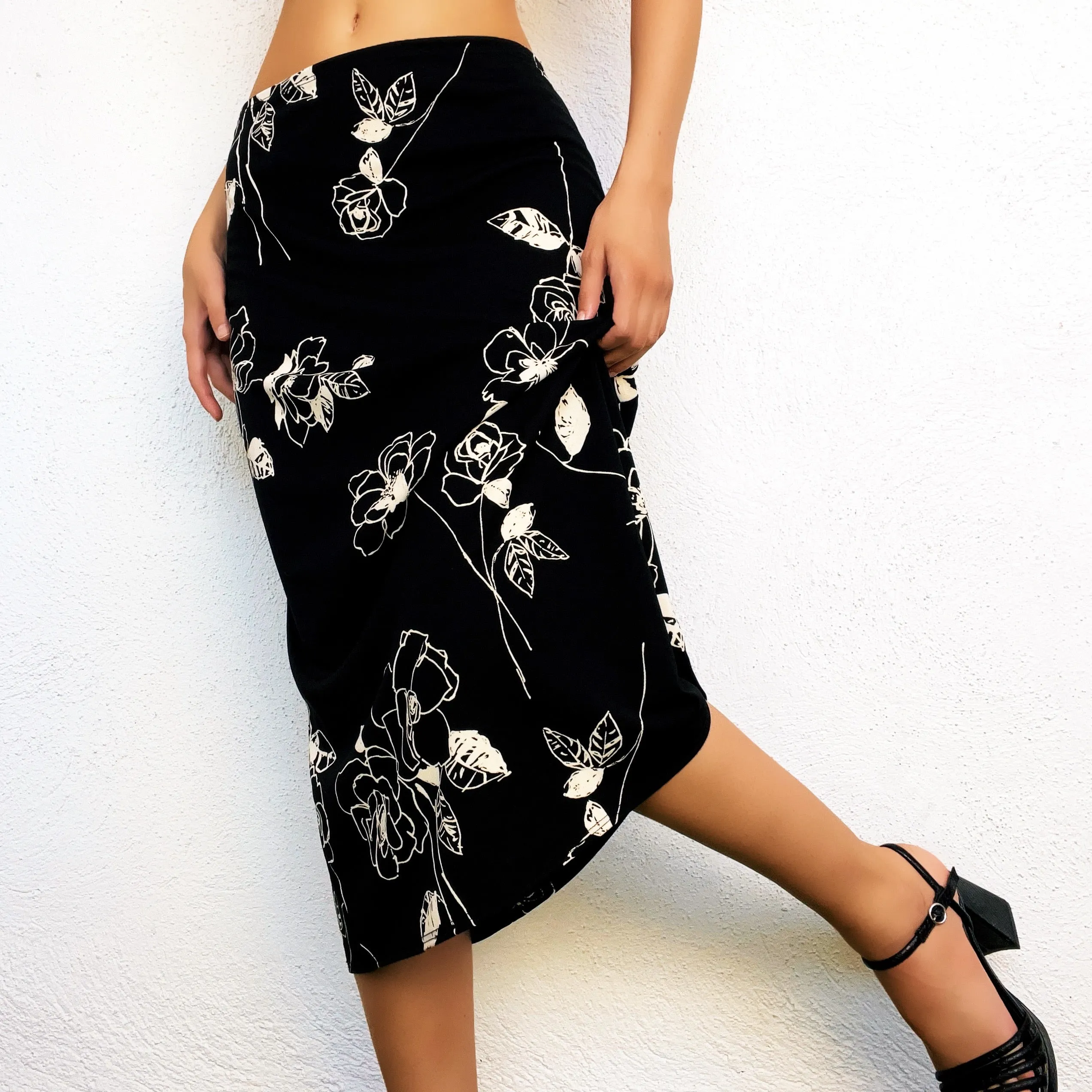90s Black & Ivory Floral Midi Skirt (S)