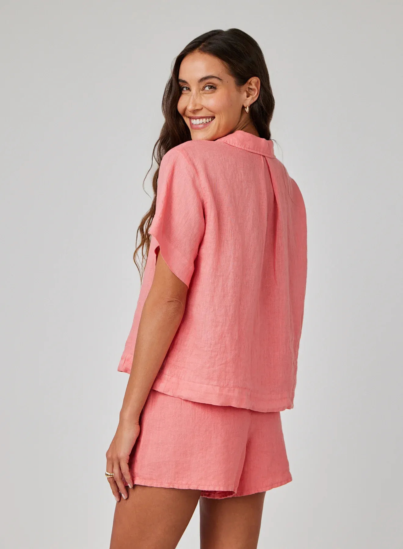 Low Profile Zipper Pocket Reinforcement Linen Short Sleeve Flowy Button Down