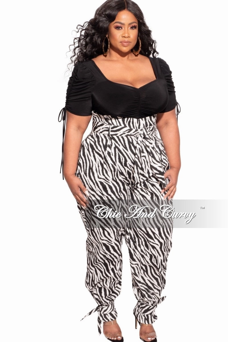 *Final Sale Plus Size Ruched Bodysuit in Black RegularFit Bold Design