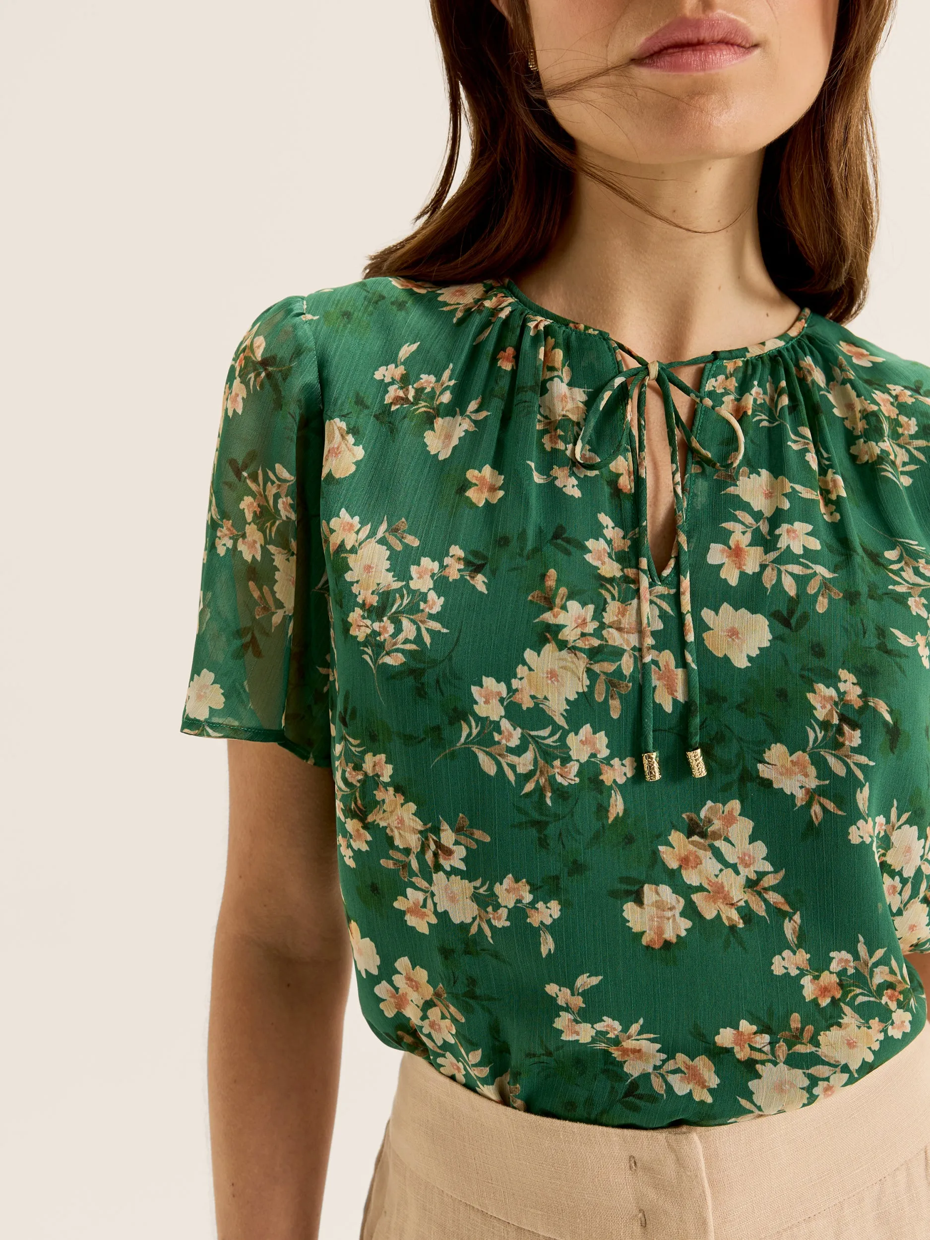 Meadows Floral Top Contrast Stitch Detail Torsion Support Structure