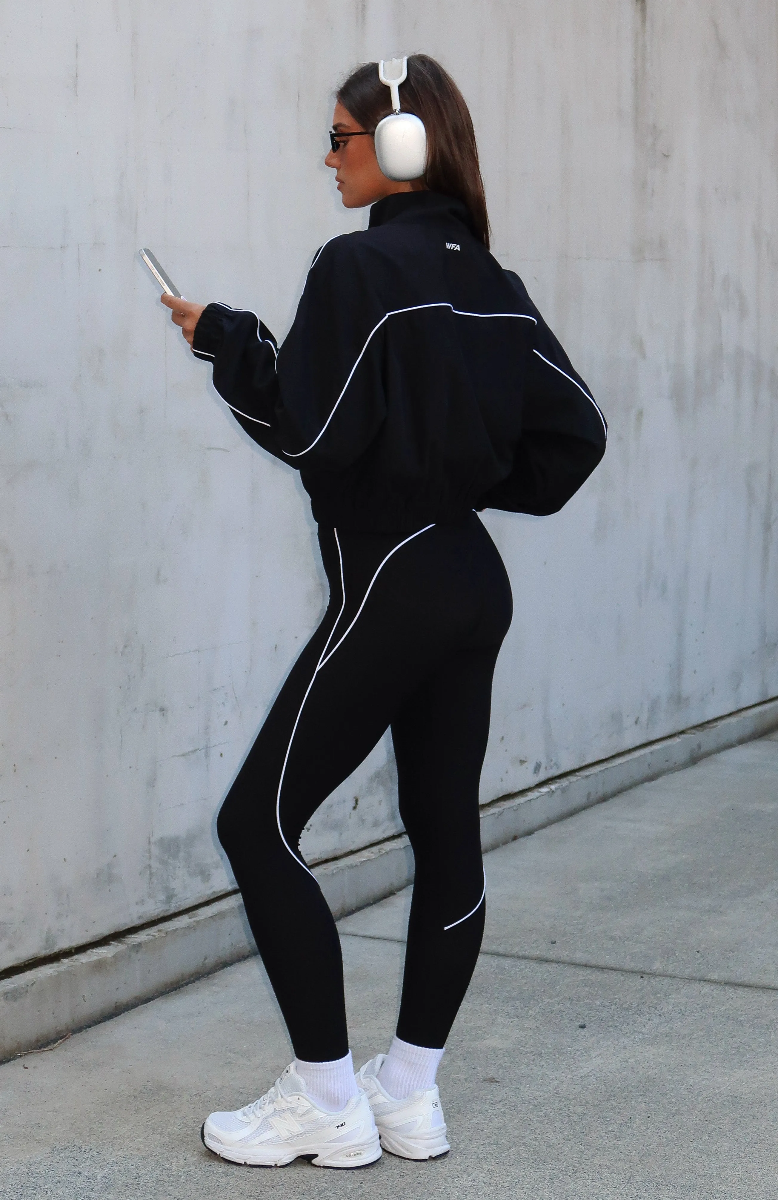 Victory Jacket Black/White Hypoallergenic Lining