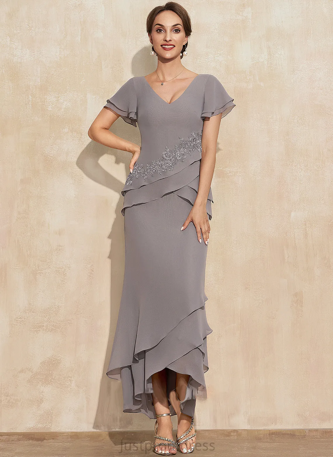 Asymmetrical Chiffon Cascading of the Mother of the Bride Dresses With Dress V-neck Sheath/Column Lace Bride Ruffles Mother Appliques Luciana