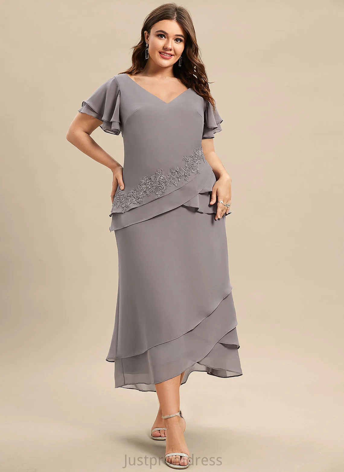 Asymmetrical Chiffon Cascading of the Mother of the Bride Dresses With Dress V-neck Sheath/Column Lace Bride Ruffles Mother Appliques Luciana