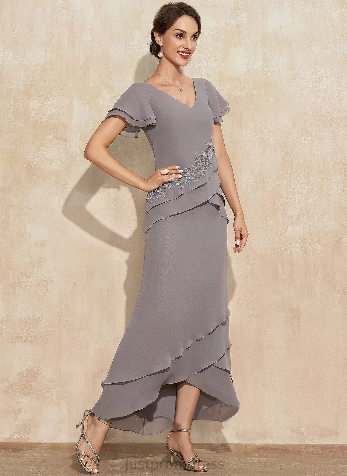 Asymmetrical Chiffon Cascading of the Mother of the Bride Dresses With Dress V-neck Sheath/Column Lace Bride Ruffles Mother Appliques Luciana