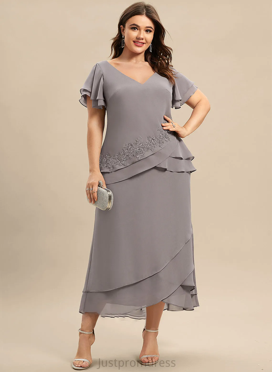 Asymmetrical Chiffon Cascading of the Mother of the Bride Dresses With Dress V-neck Sheath/Column Lace Bride Ruffles Mother Appliques Luciana