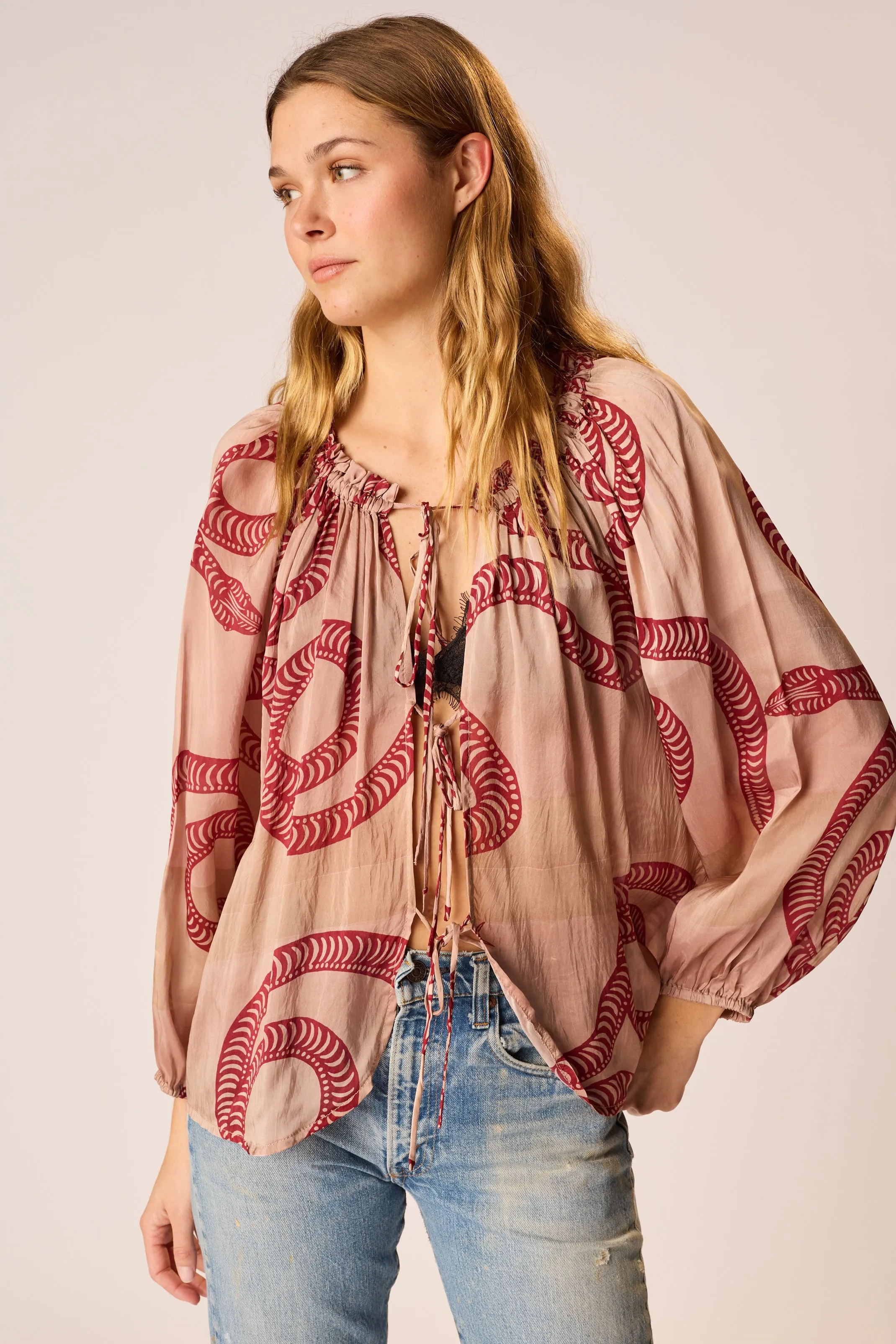 ELISE TOP Curved Hemline