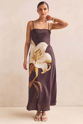 Avery Maxi Dress (Chocolate) Solid-color Clean Mood