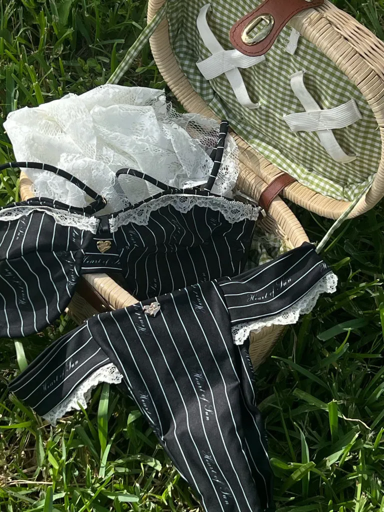 Smooth zipper closure Outfit Staple Belle Ch??rie Classic Bikini Bottom | Pinstripe