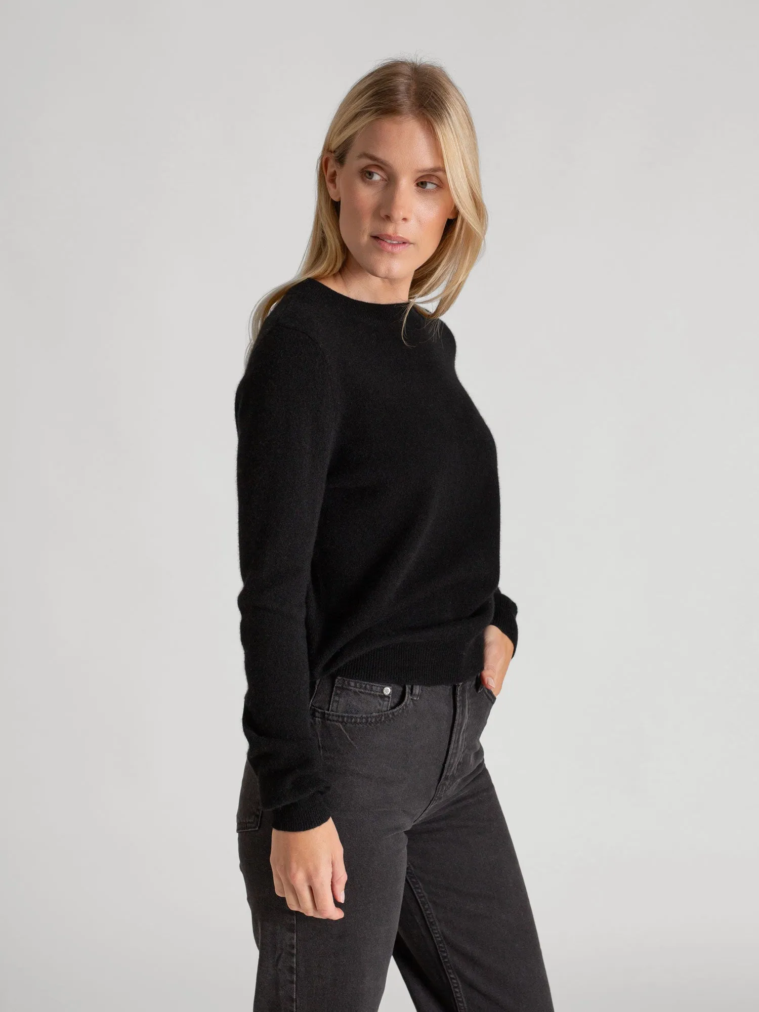 Cashmere sweater "Thora" - black
