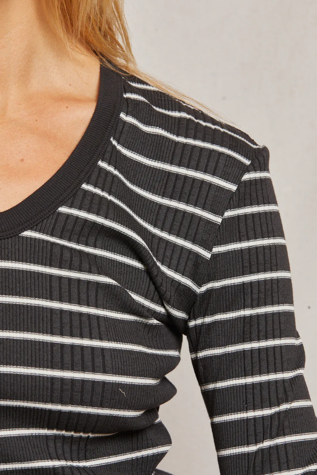 Simple Yet Cozy Robyn Long Sleeve Tee