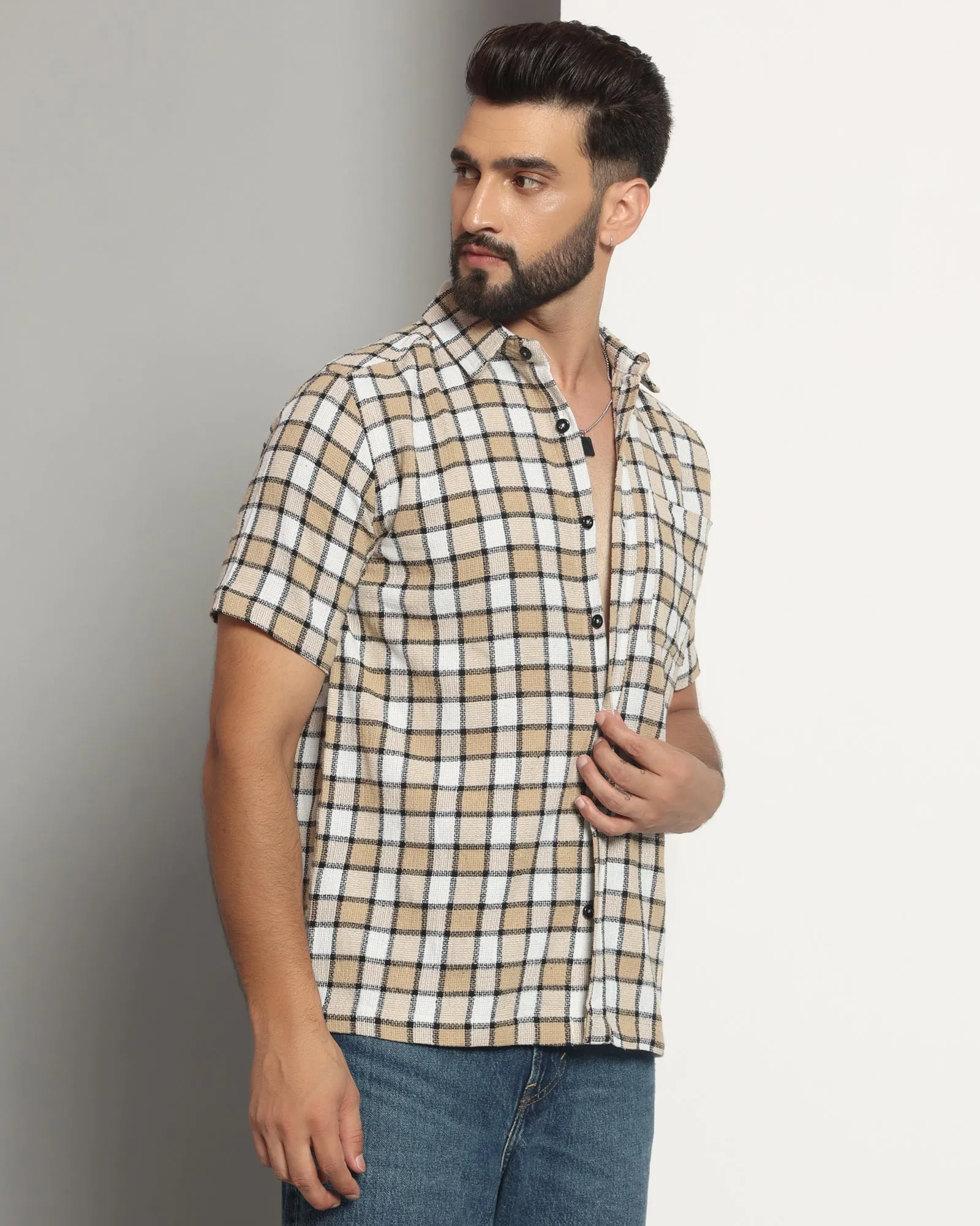 Chimpaaanzee Men Beige & Black Regular Fit Shirt