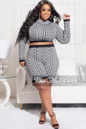 ReflectiveAccentDetails Final Sale Plus Size Knit Mock Neck Front Zipper Long Sleeve Crop Top and Short Set in White and Black Maze Print