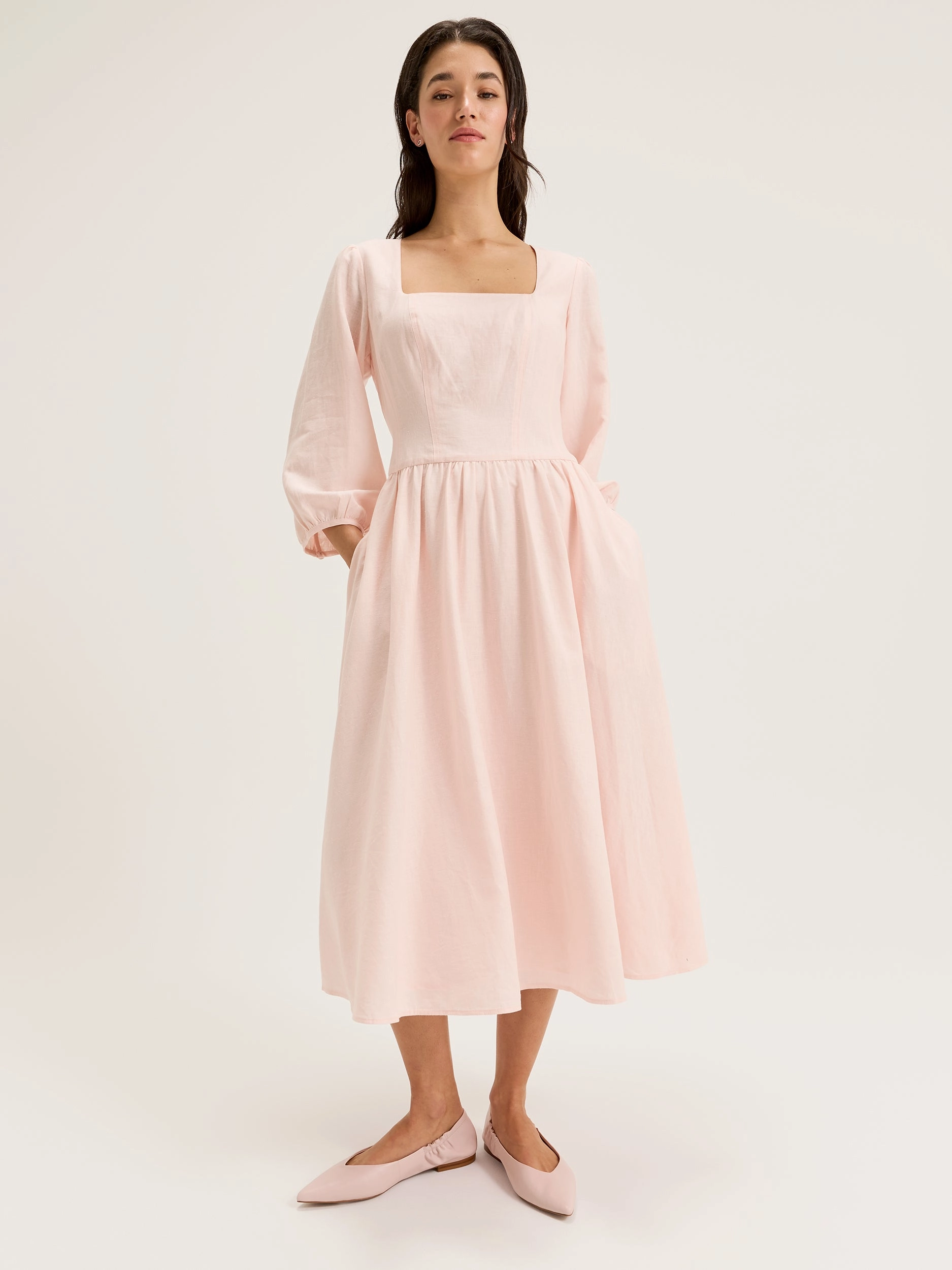 Semi Fit Contrast-Piping Coppelia Midi Dress