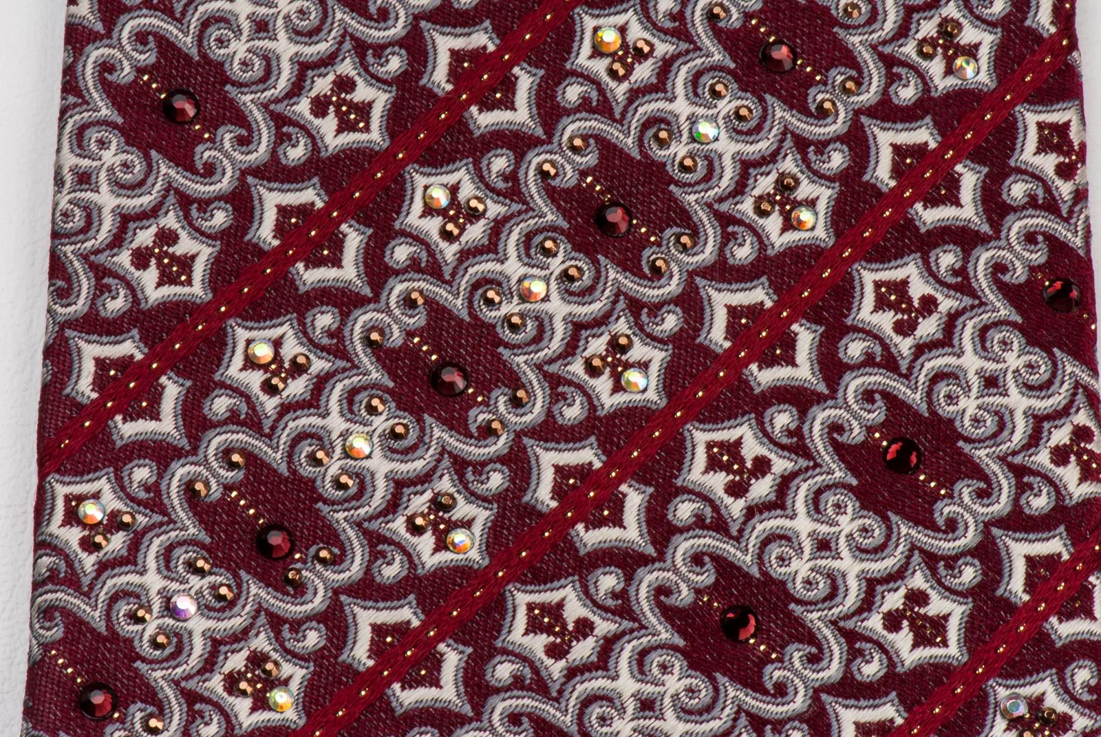 Daniel Hechter Men's Rhinestone Necktie Striped Silver Damask Motif On Burgundy