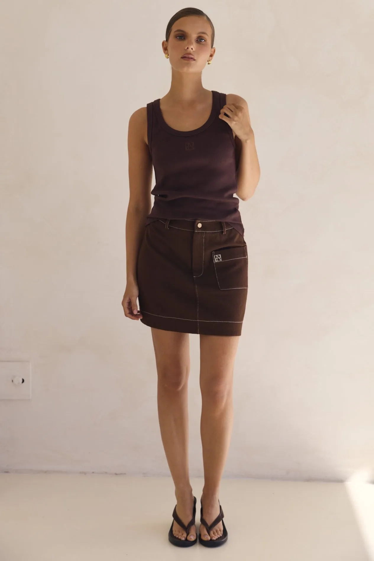 Minimalist Traveler Gear Bold Look clean look Dakoda Denim Mini Skirt (Chocolate)