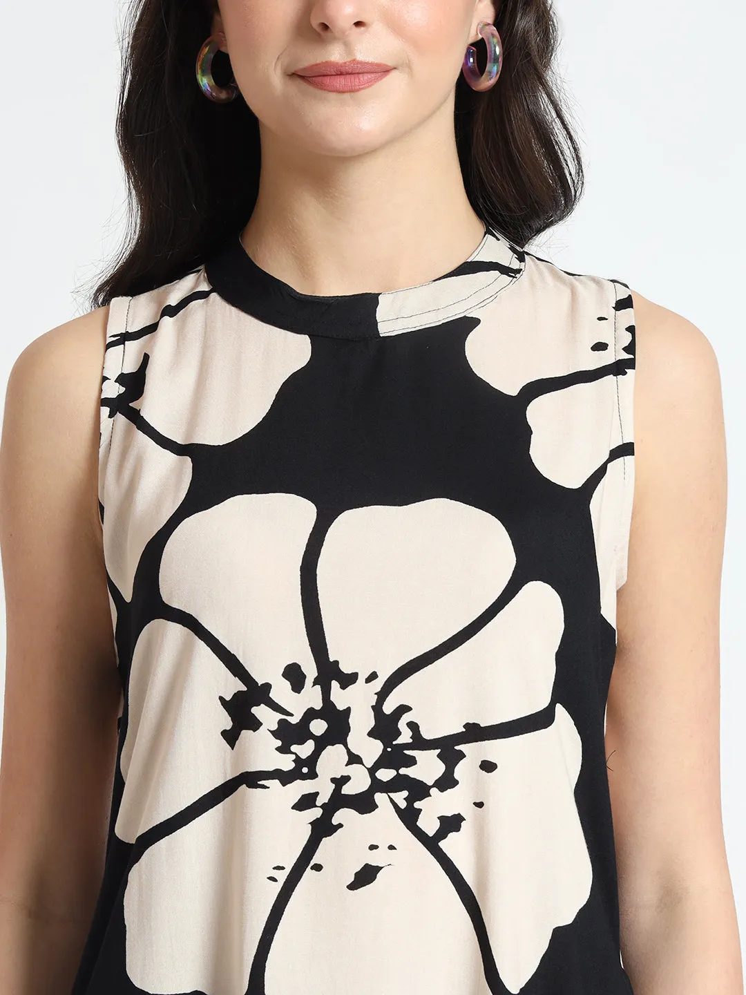 Divena Black Floral Print Rayon Fabric Straight Kurta with Pant