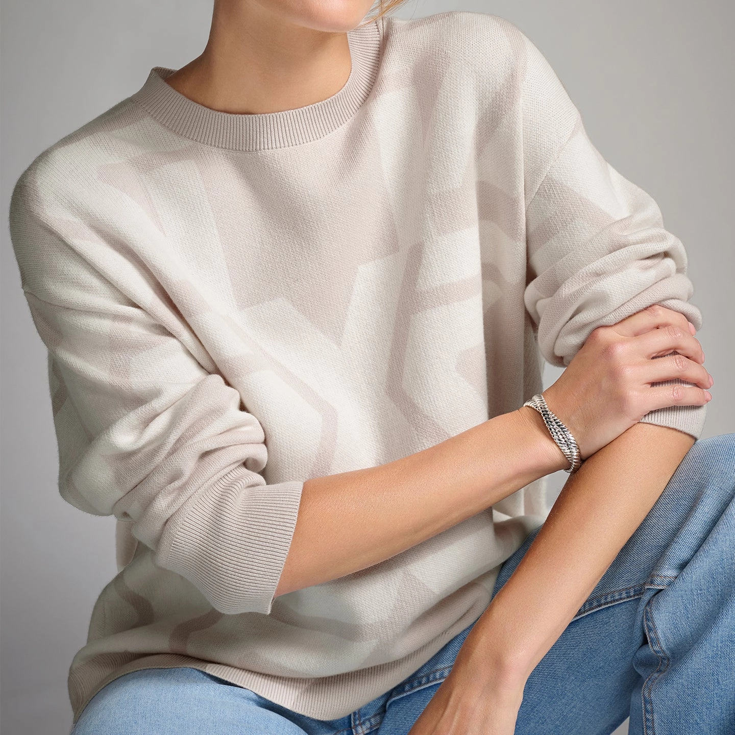 Women's All Over Logo Sweater Daily Essential Seamless Edge Finishing