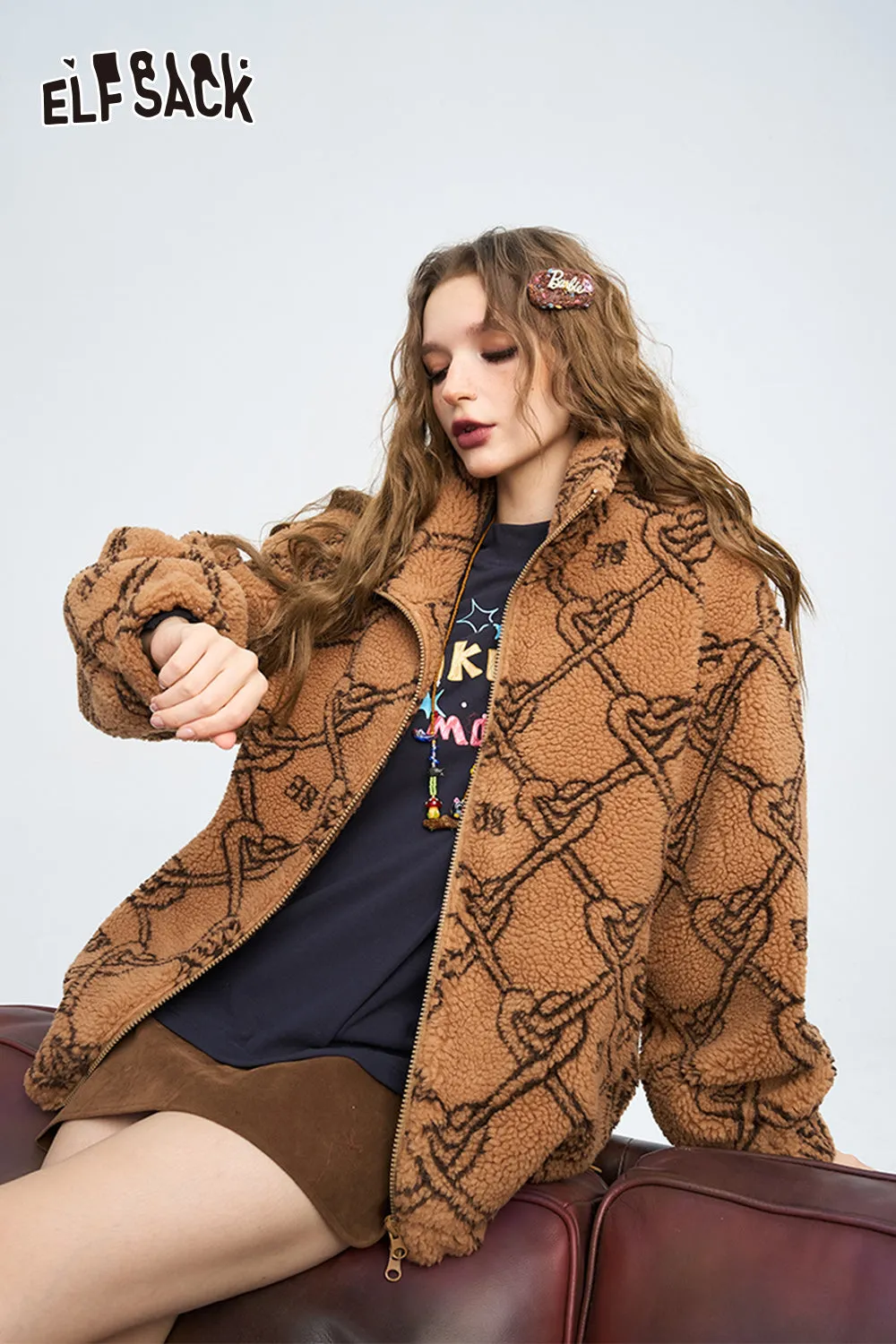 ELFSACK 2024 Winter New Arrivals Retro Sweet Knitted Jacquard Imitation Plush Winter Coat for Women