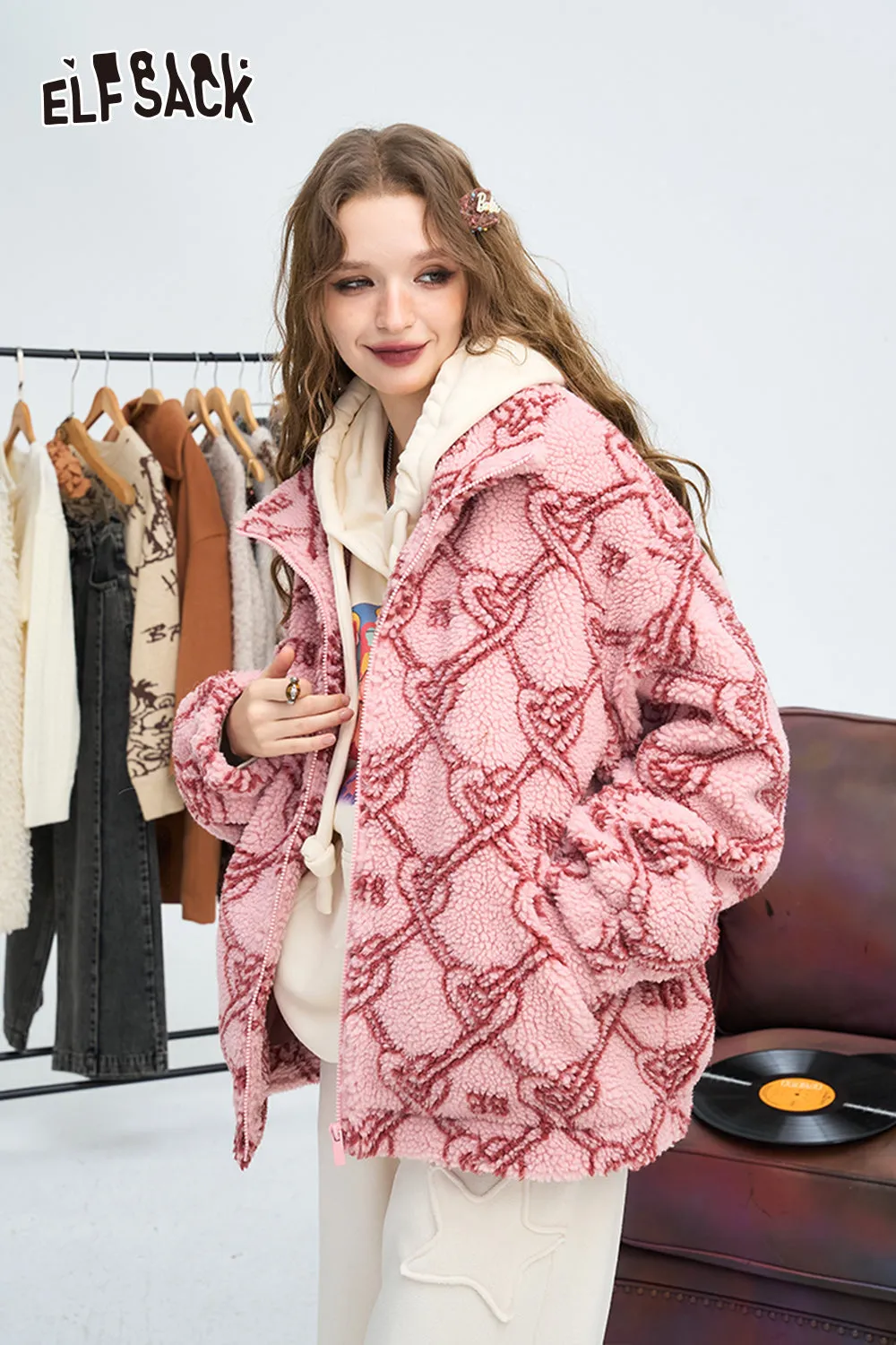 ELFSACK 2024 Winter New Arrivals Retro Sweet Knitted Jacquard Imitation Plush Winter Coat for Women