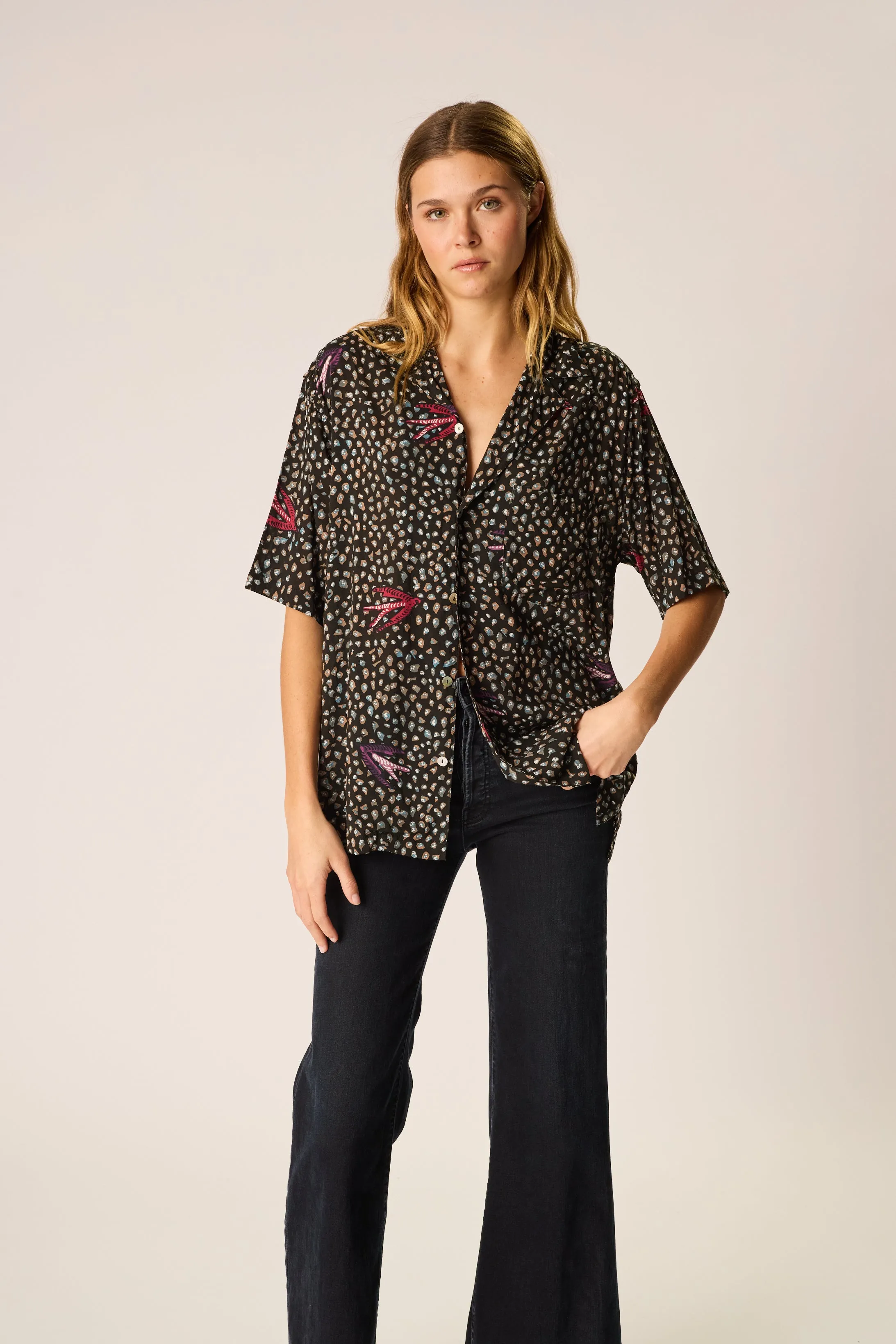 Tagless Comfort Collar RawEdgedDesign KEVIN SHIRT (UNISEX)