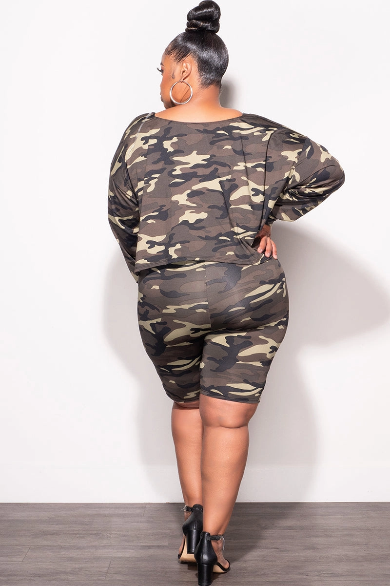 HypoallergenicMaterial Final Sale Plus Size 2-Piece (Oversize Top & Bermuda Short) Set in Camouflage Print