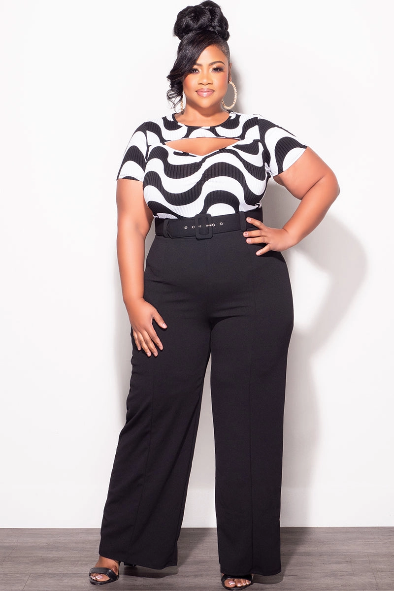 Hip Friendly Pockets Flattering Cut Final Sale Plus Size Short Sleeve Top with Front Cutout in Black and White