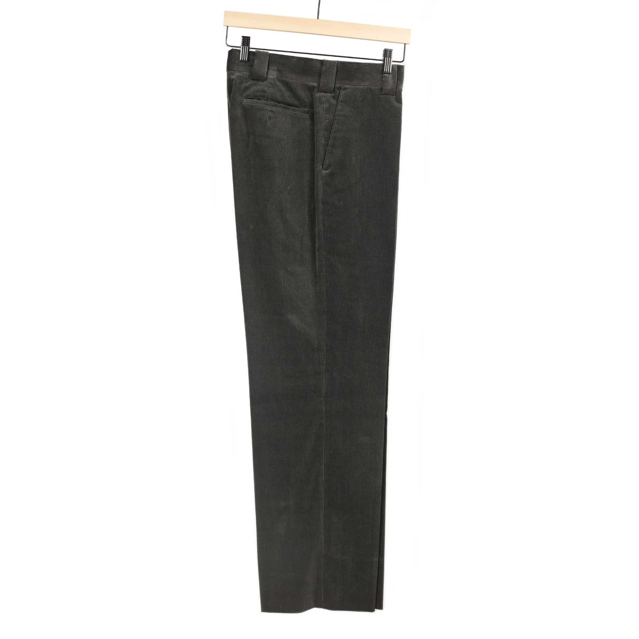 Flat front trousers in grey Suvin cotton corduroy