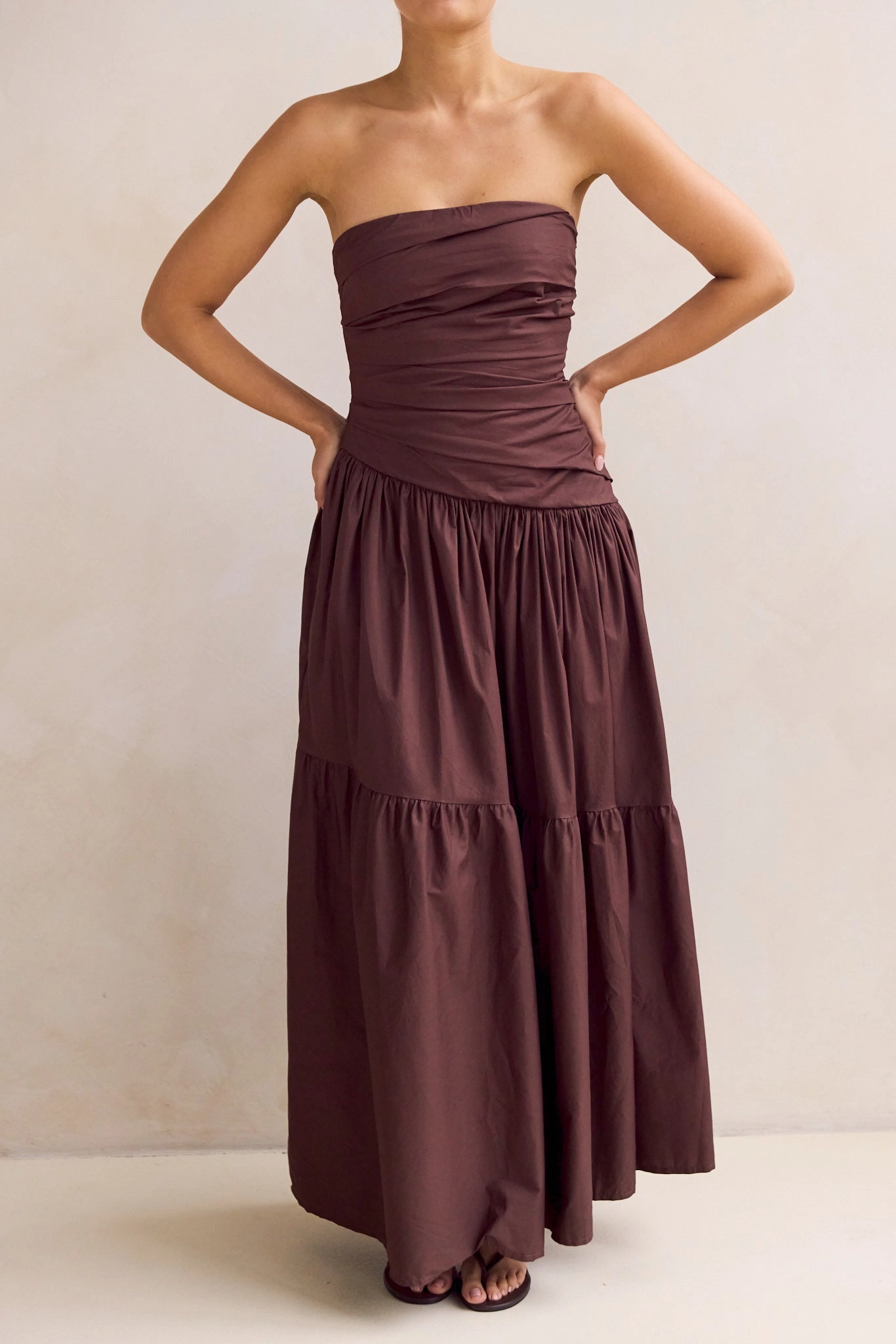 Subtle tone Balanced feel Brianna Maxi Dress (Chocolate)