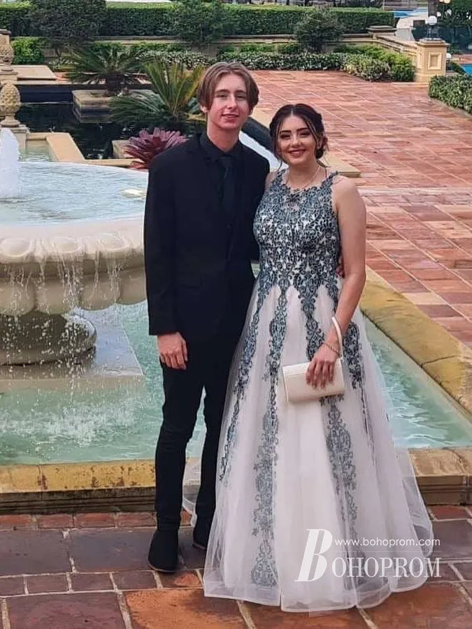 Glamorous Illusion Scoop A-line Floor-length Prom Dresses Tulle Appliqued Gowns PD683