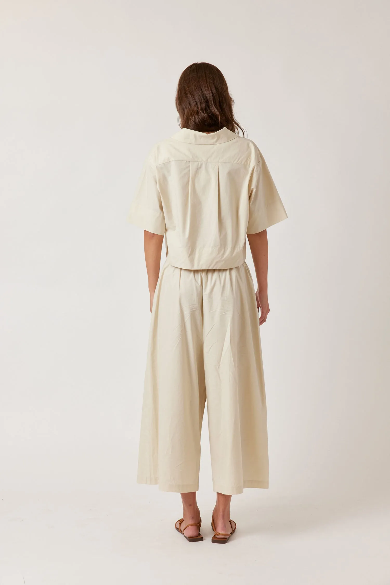 Half-sleeve crop button-down shirts