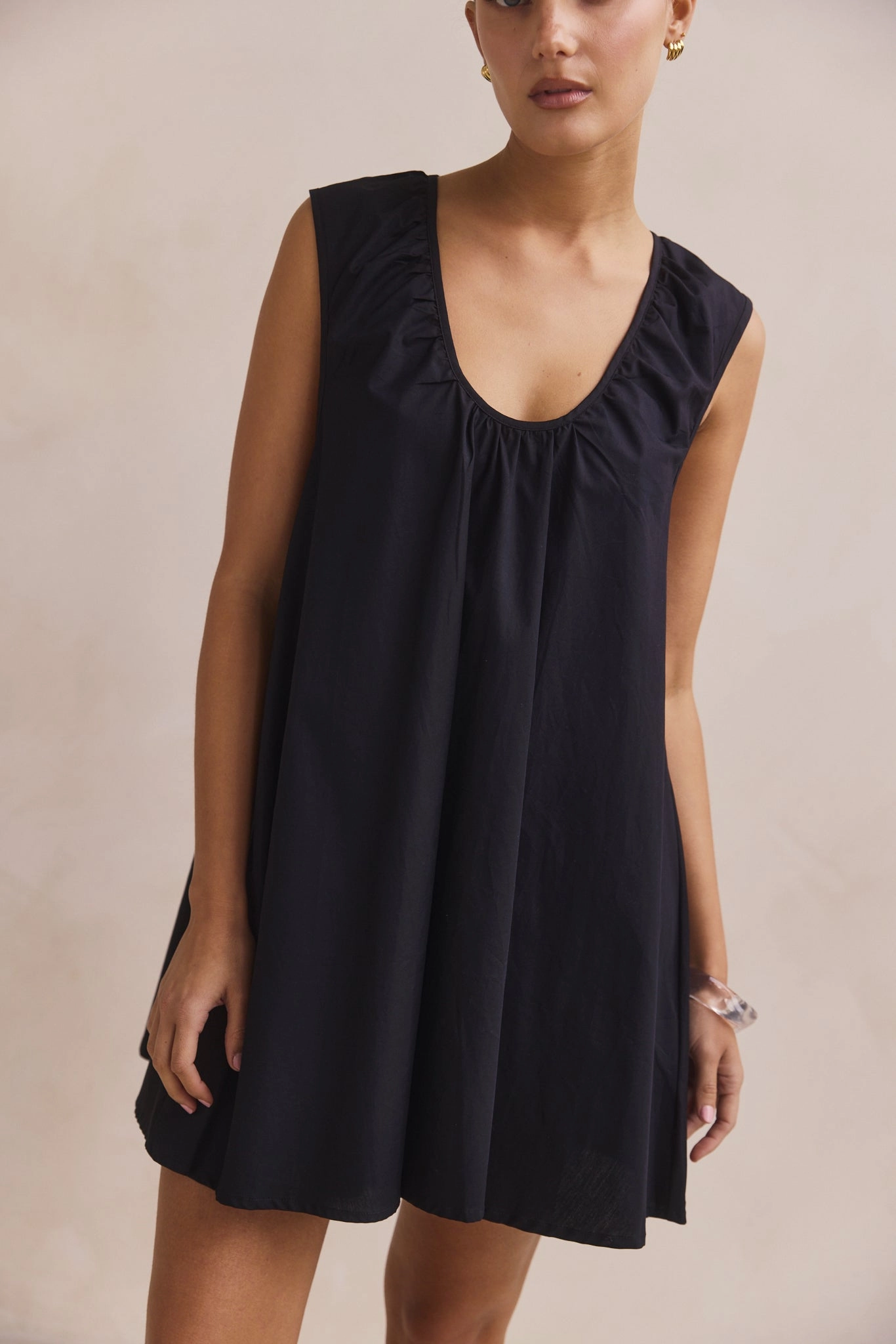 Relaxed-fit gown Underwire-Support Helena Mini Dress (Black)