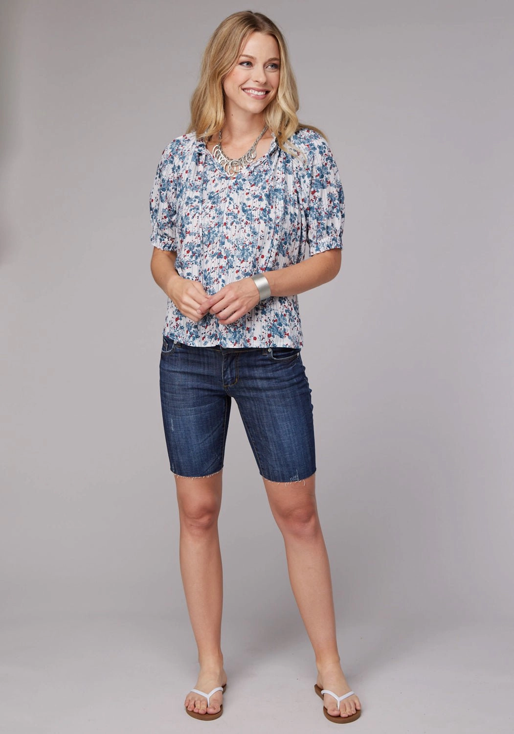 Roper Womens 2074 Ditzy Floral White 100% Rayon S/S Blouse Roll-Up Sleeve Street Chic