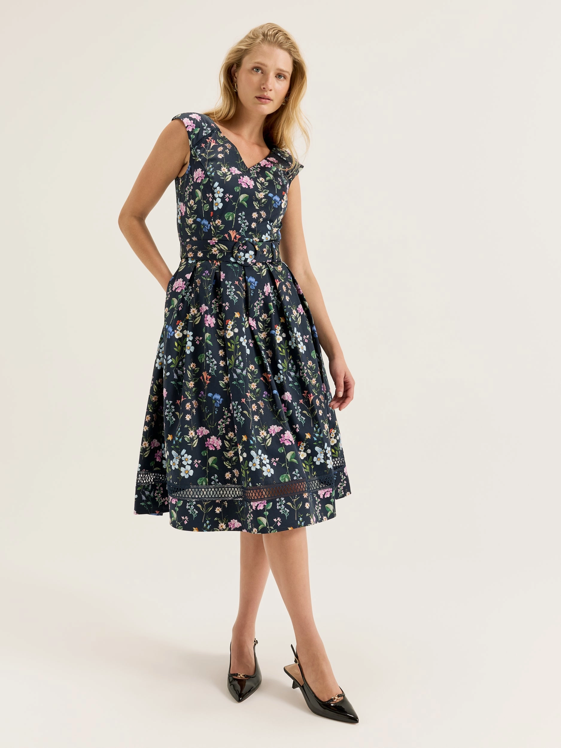 Scotts Rose Dress Kind Glow