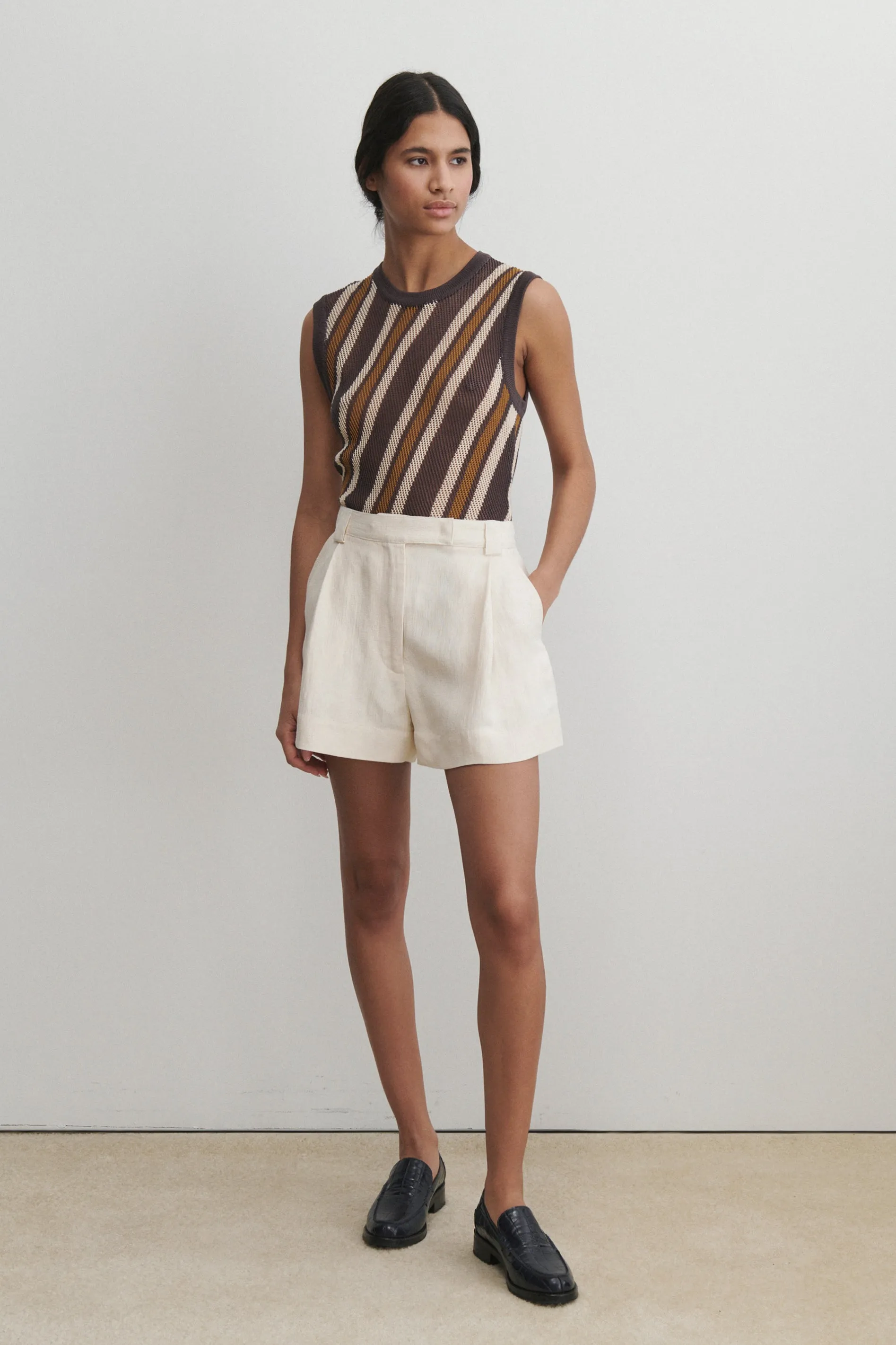 linen option Leo Short