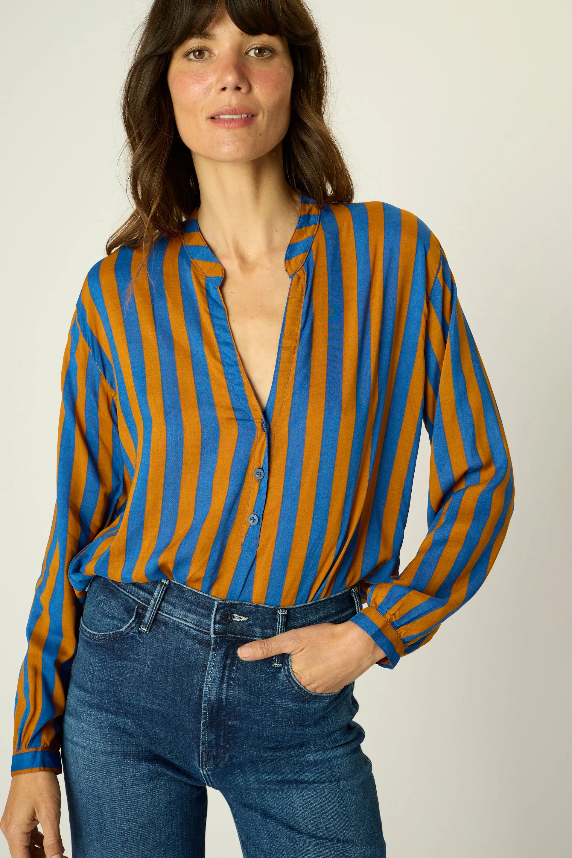 FlexibleNeckline MinimalistStyle LESLIE SHIRT