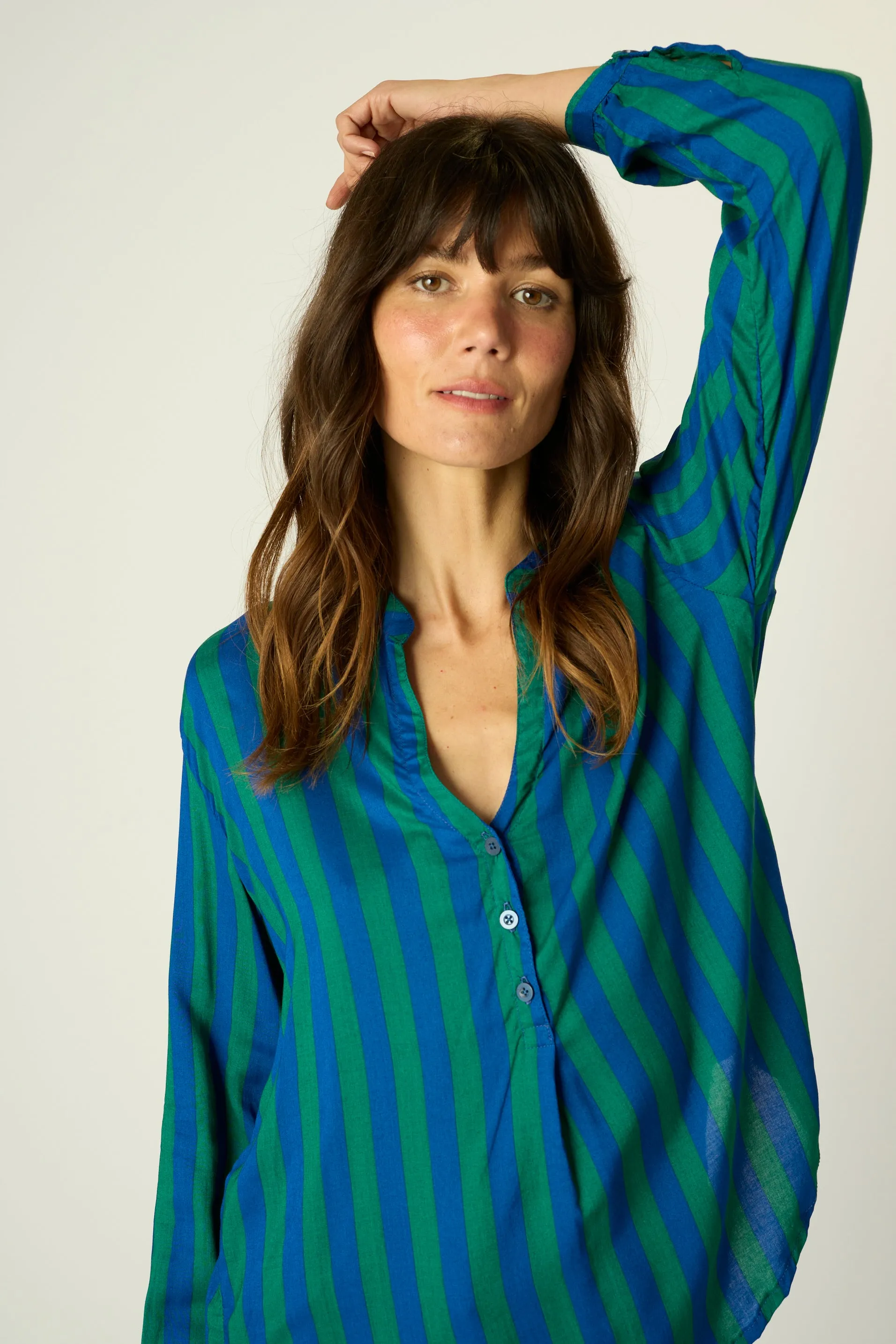 LESLIE SHIRT Adjustable Hemline