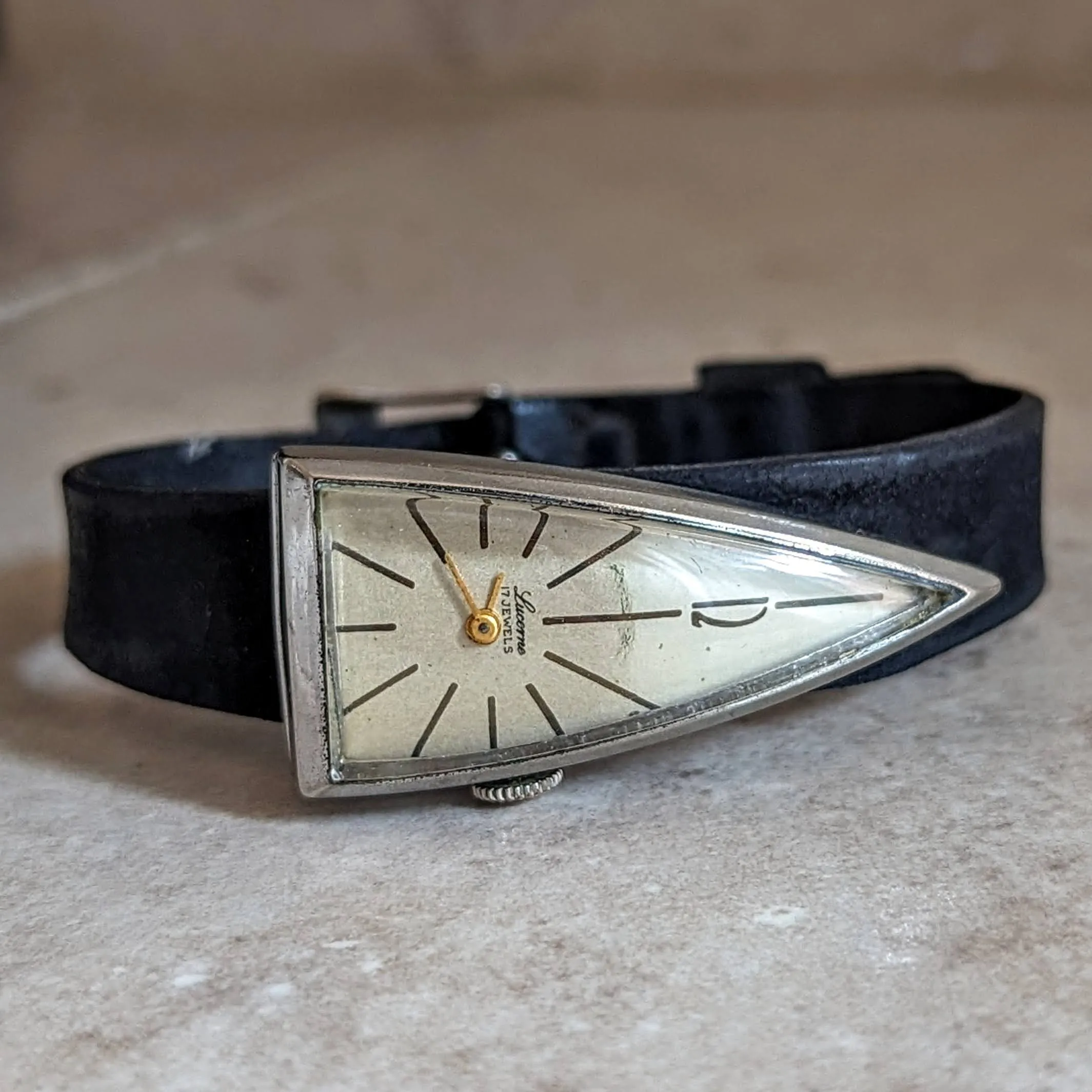 LUCERNE “A Parabolic Watch” 17 Jewels Triangle Wristwatch Swiss Made