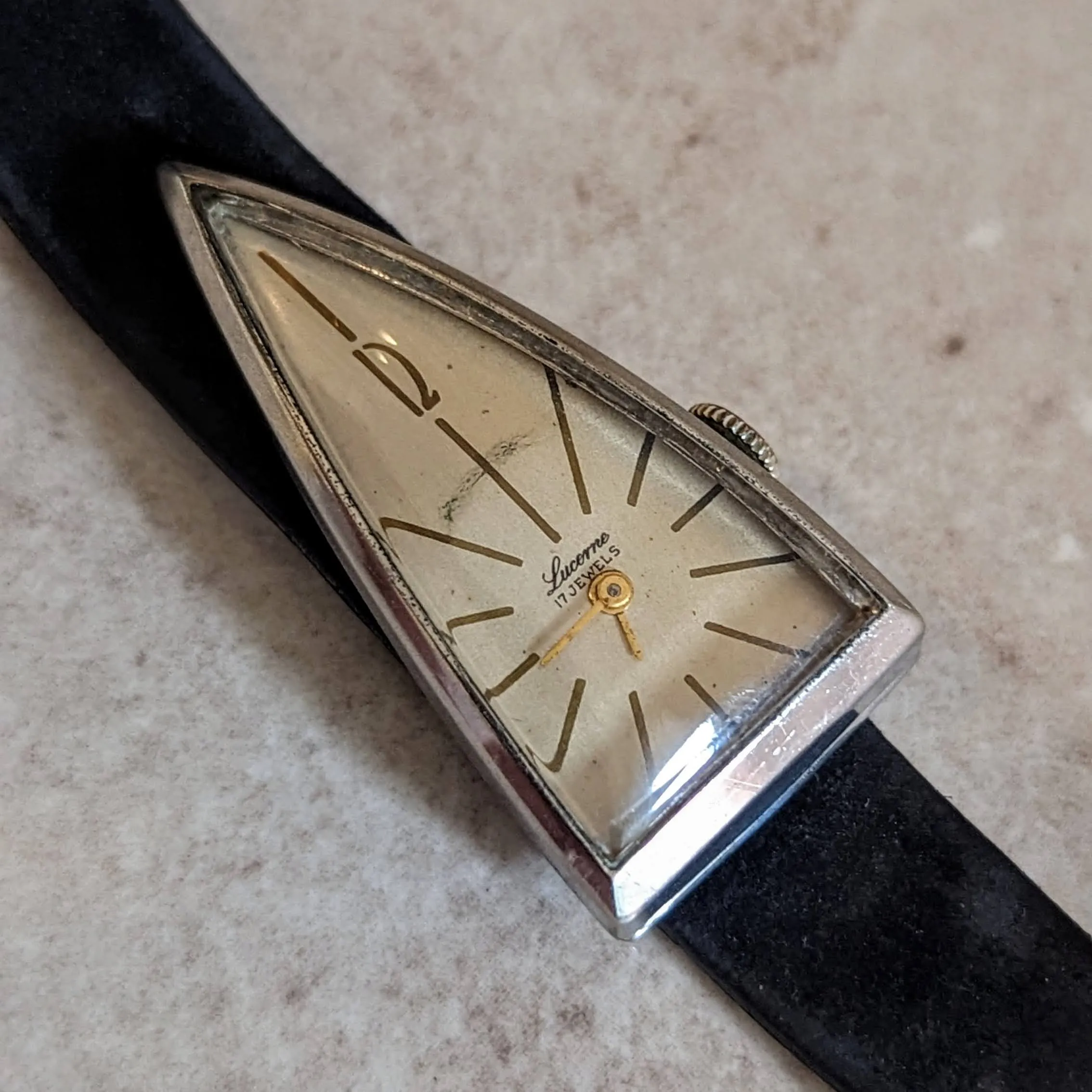LUCERNE “A Parabolic Watch” 17 Jewels Triangle Wristwatch Swiss Made