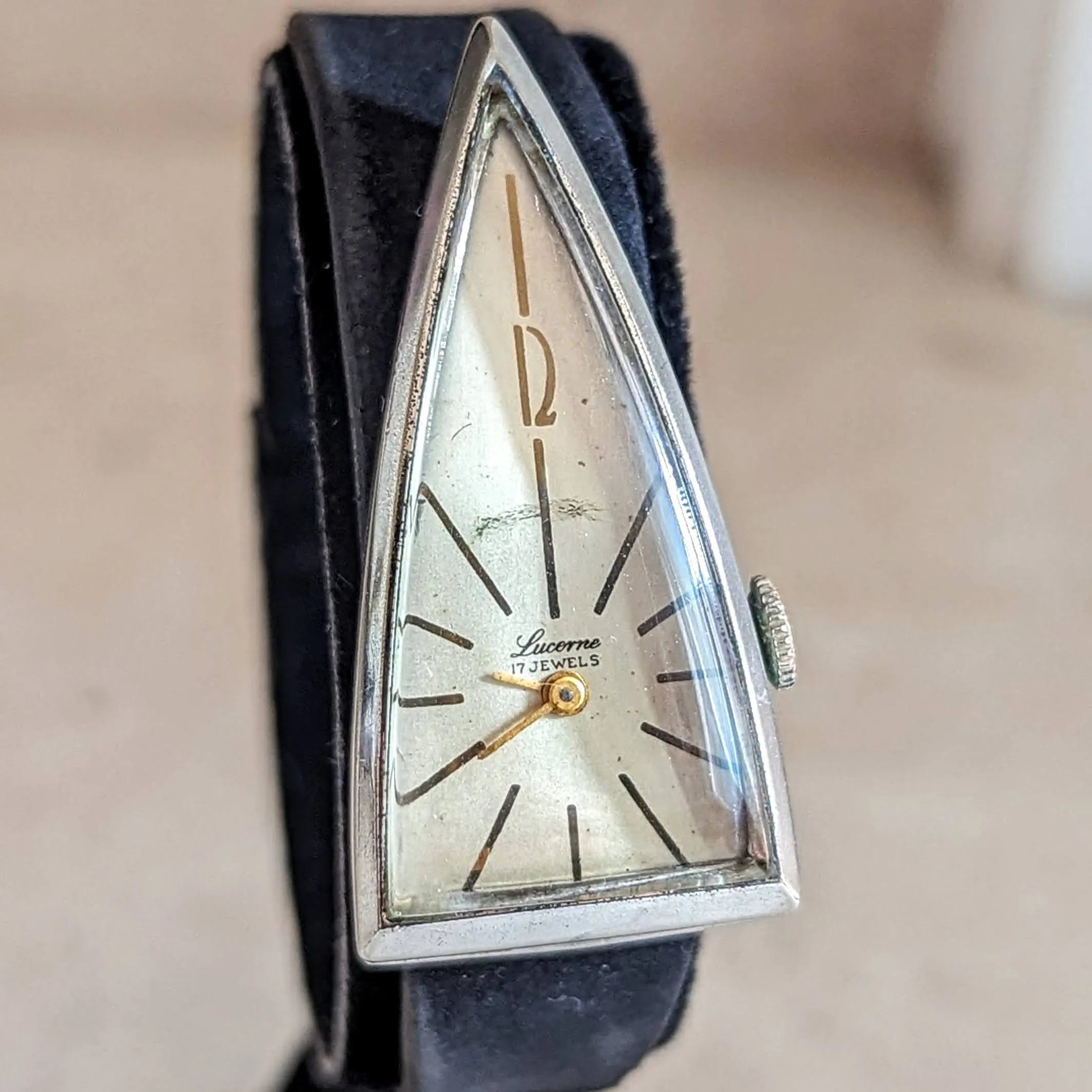 LUCERNE “A Parabolic Watch” 17 Jewels Triangle Wristwatch Swiss Made