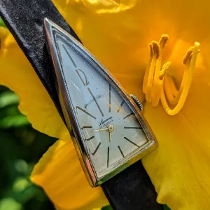 LUCERNE “A Parabolic Watch” 17 Jewels Triangle Wristwatch Swiss Made
