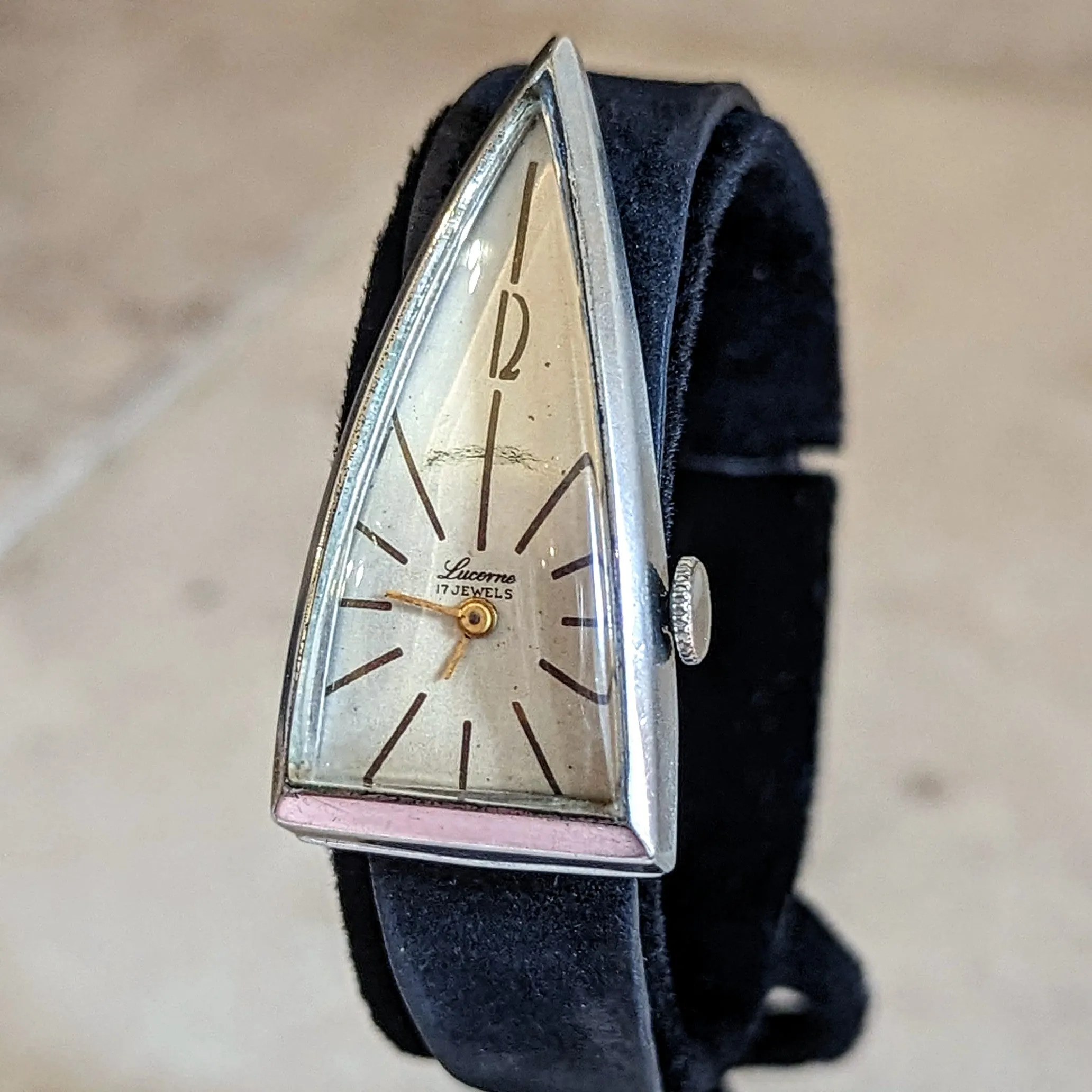 LUCERNE “A Parabolic Watch” 17 Jewels Triangle Wristwatch Swiss Made