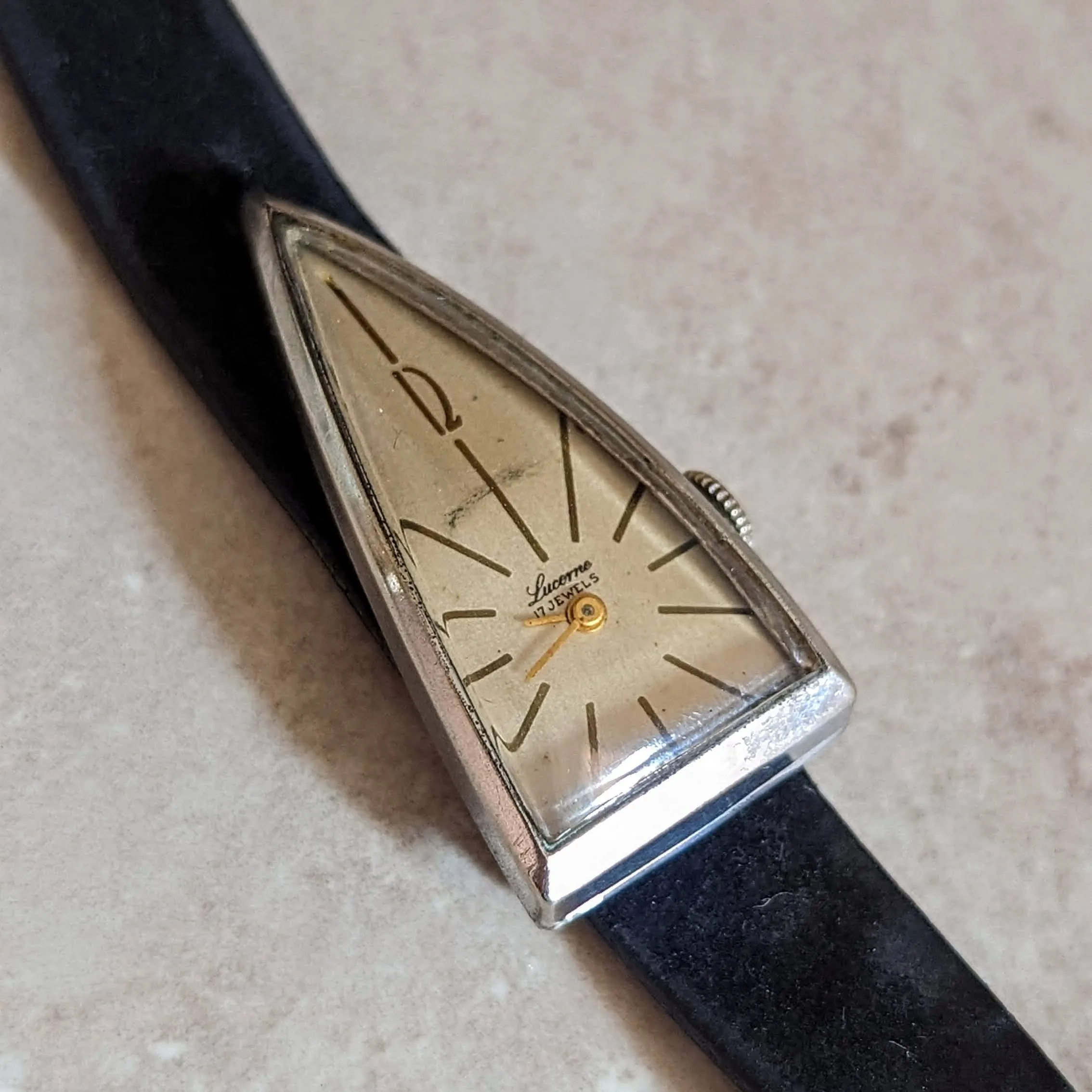 LUCERNE “A Parabolic Watch” 17 Jewels Triangle Wristwatch Swiss Made