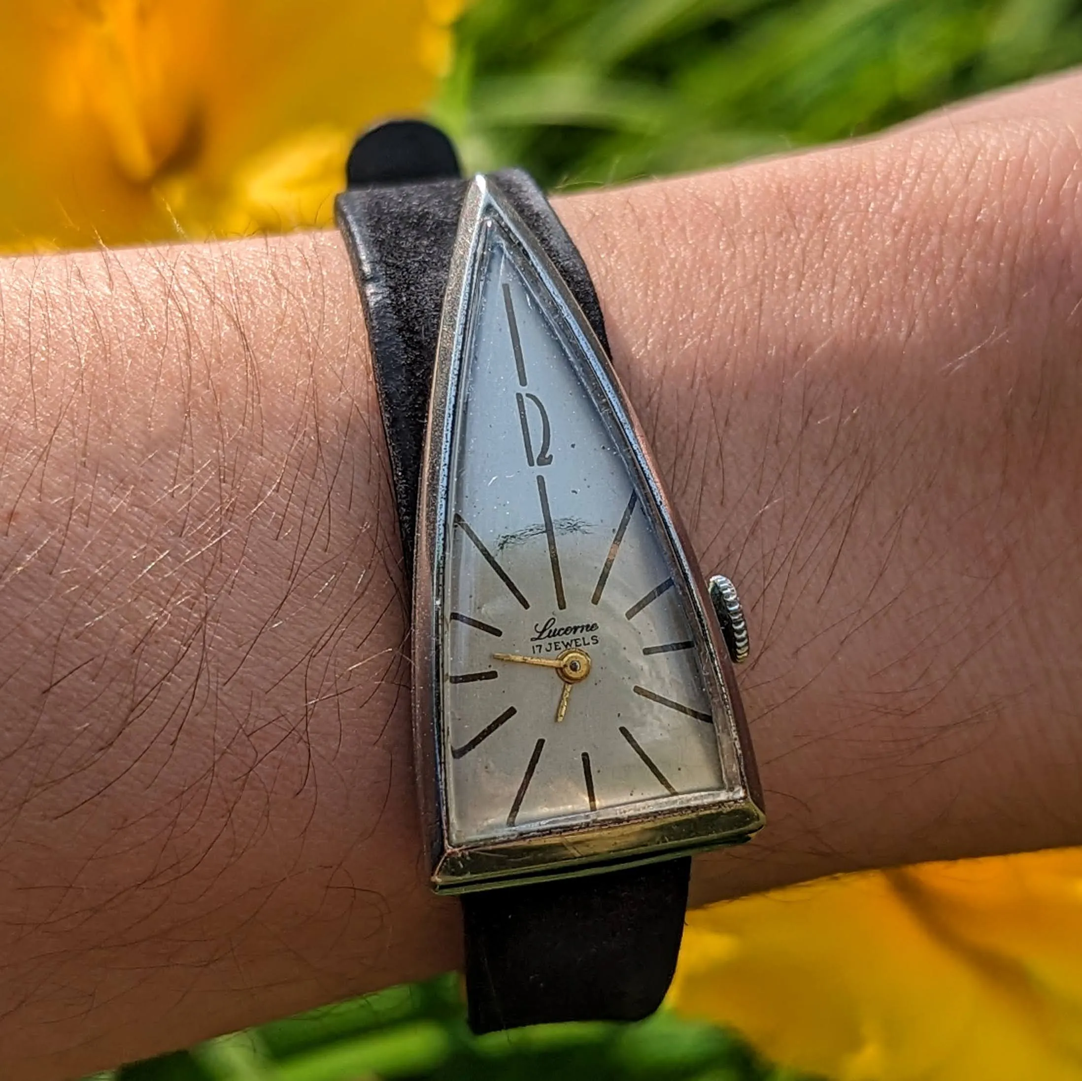 LUCERNE “A Parabolic Watch” 17 Jewels Triangle Wristwatch Swiss Made