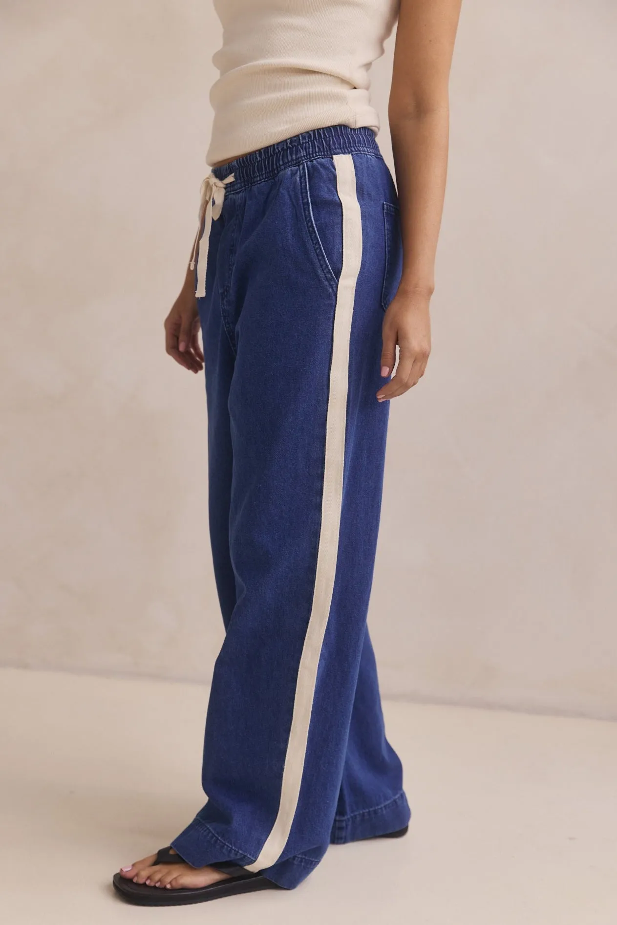 Classic Fit Design Luna Denim Pant (Blue)