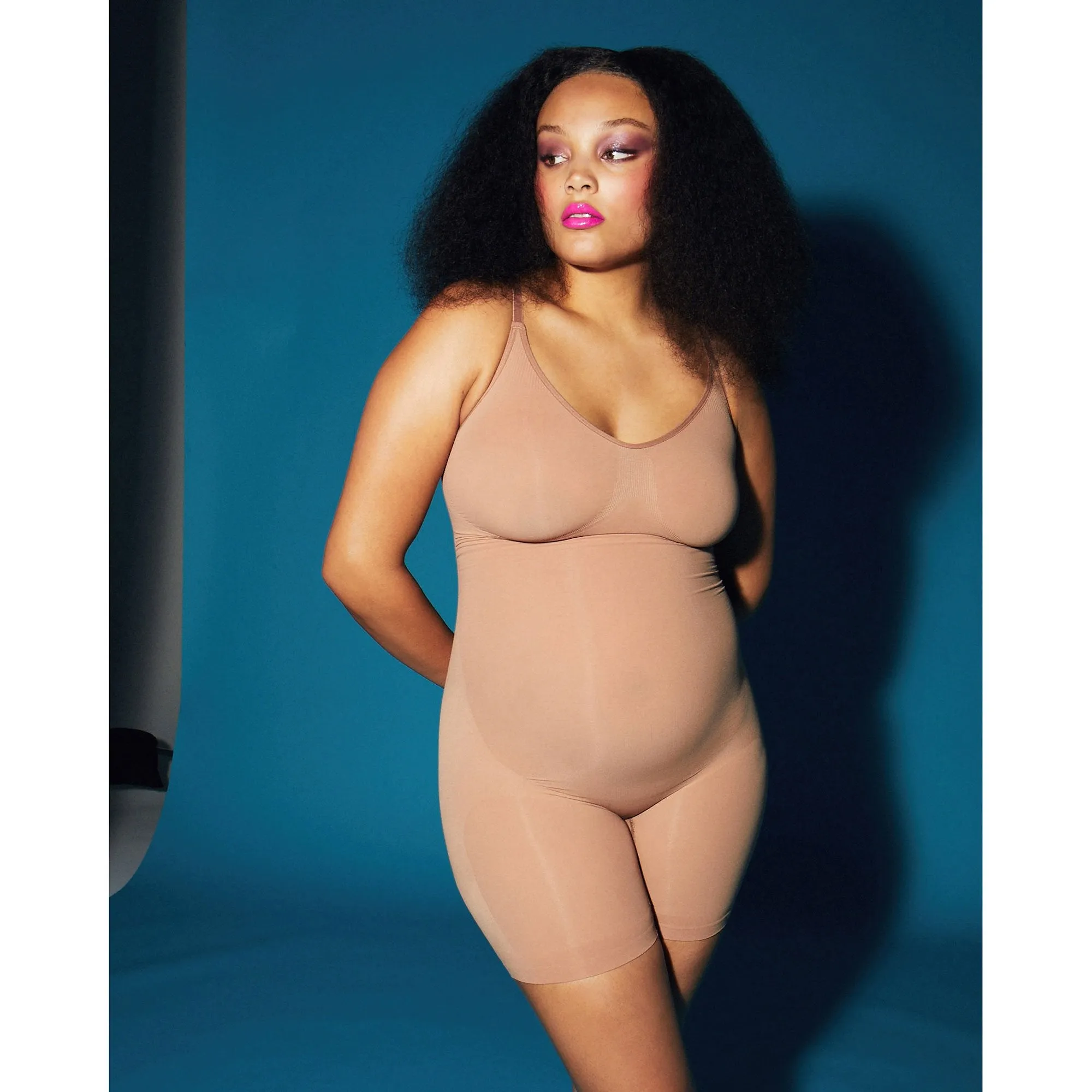 MATERNITY SCULPTING BODYSUIT MID THIGH | OXIDE
