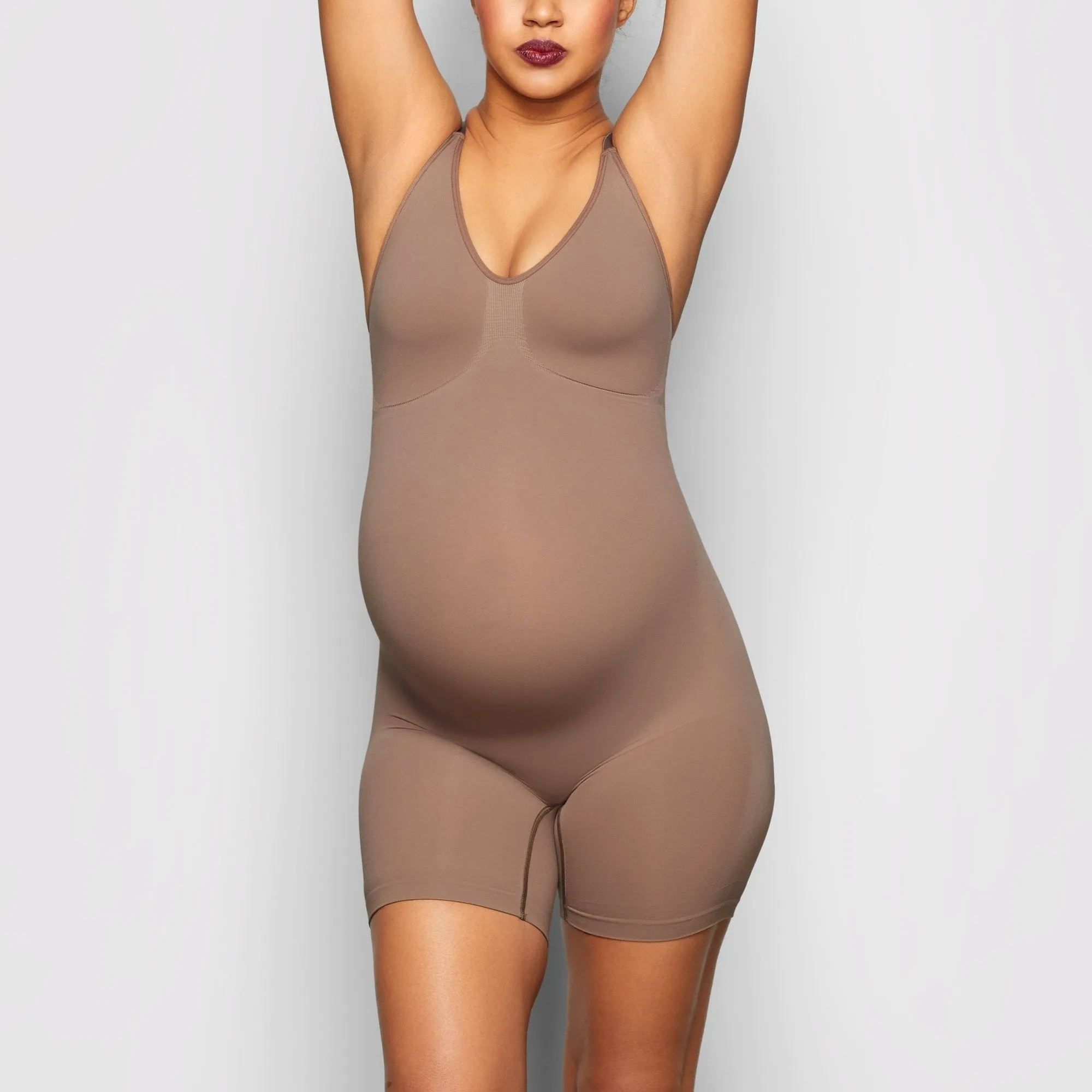 MATERNITY SCULPTING BODYSUIT MID THIGH | OXIDE