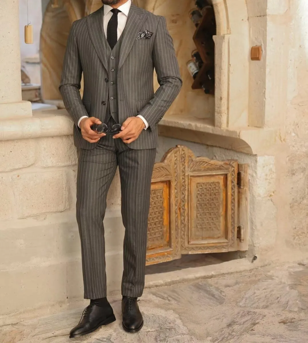 Men's 3 Piece Suits Slim Fit Pinstripe Wedding Tuxedos Casual Suits Jacket Vest Pants Formal Prom Suits