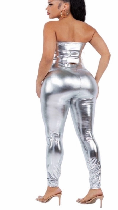 Flatlock Seams Final Sale Plus Size Metallic Leggings in Silver