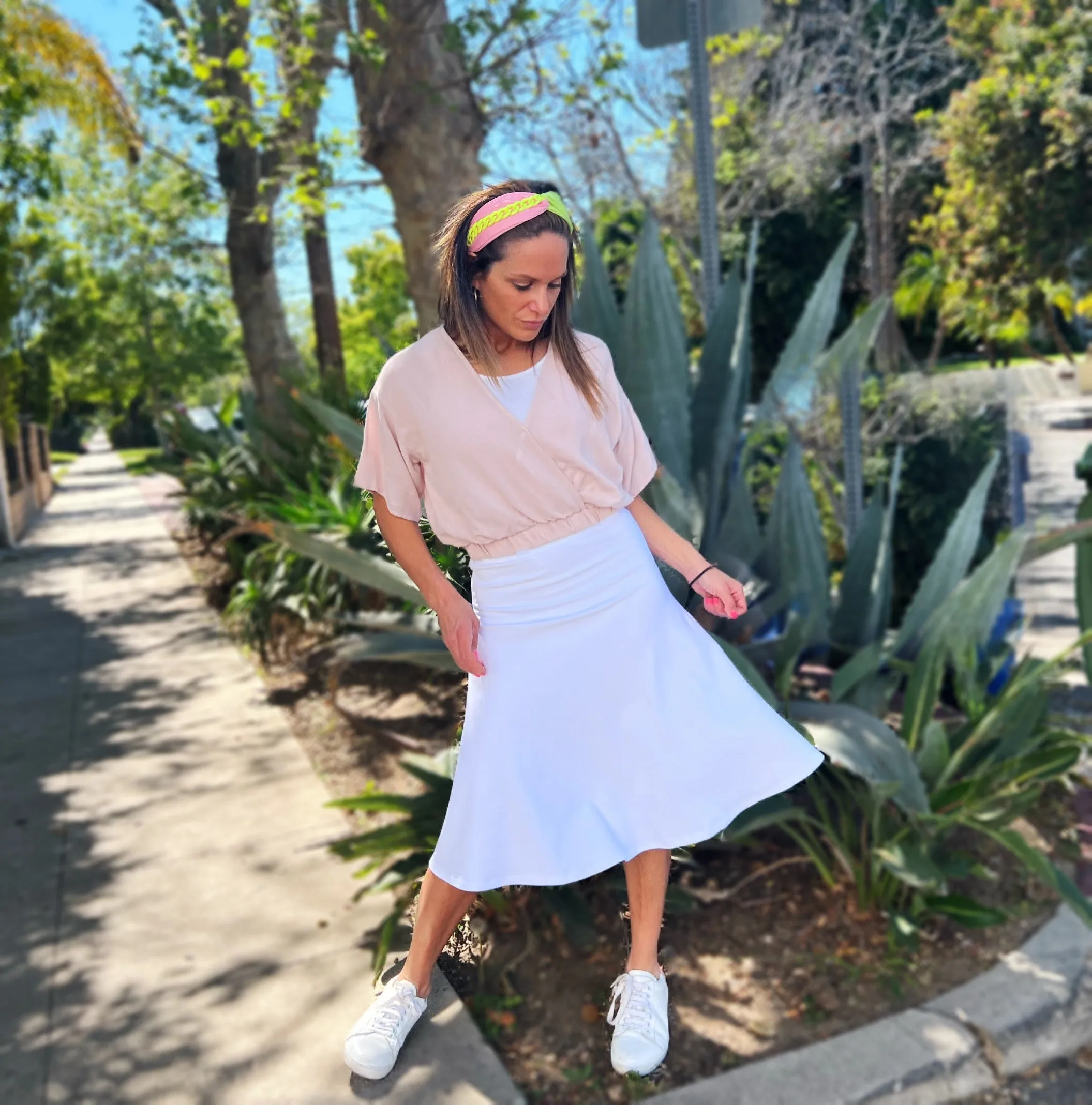 MM COTTON FIT N FLARE - WHITE Signature Line Outfit Focus