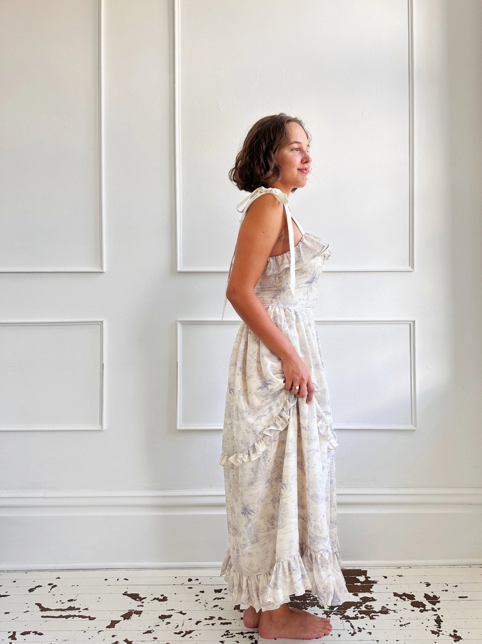 ReinforcedHem Motif Shoulder Tie Midi Dress